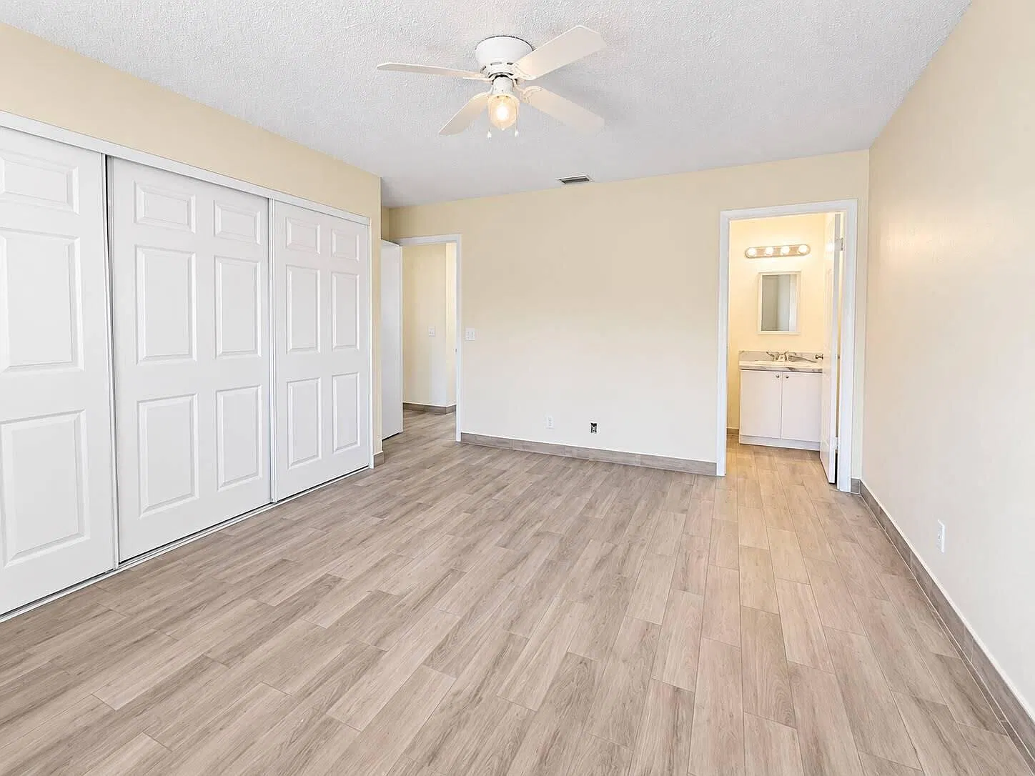 3 bed, 2.0 bath, 1312 sqft, $2,350 — Photo 4