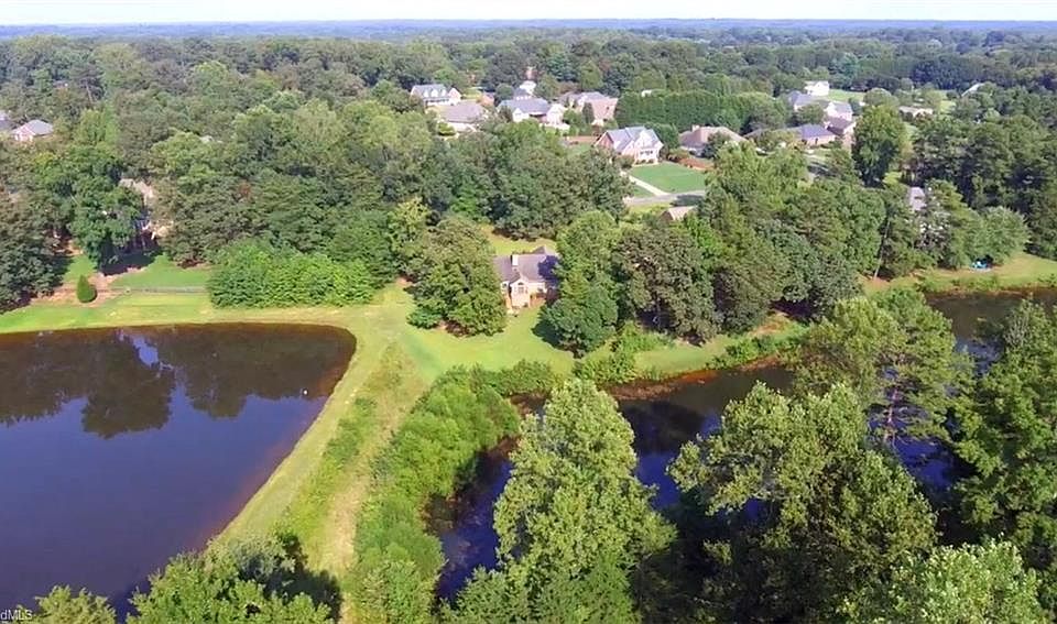 1st image of 2537 Lake Forest Dr