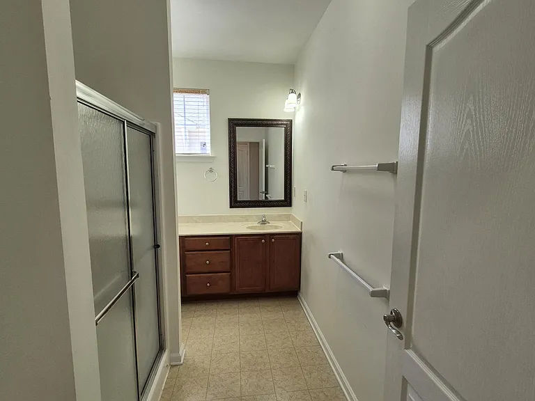 1325 Emsworth Dr — Photo 12