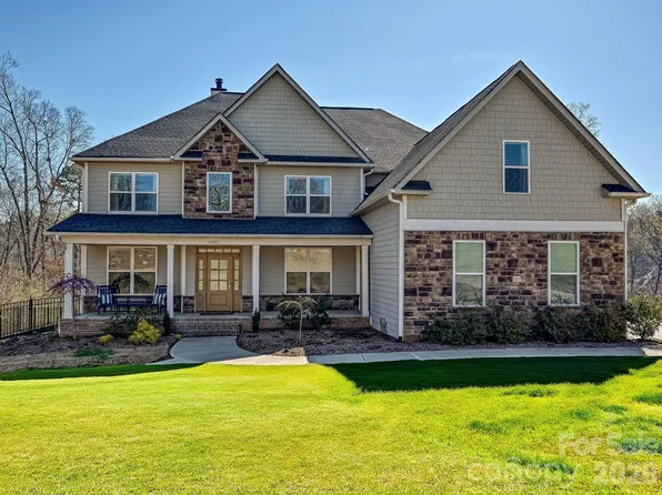 1052 Lakefront Woods Dr, Belmont, NC 28012