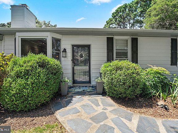 4th image of 278 South Dr