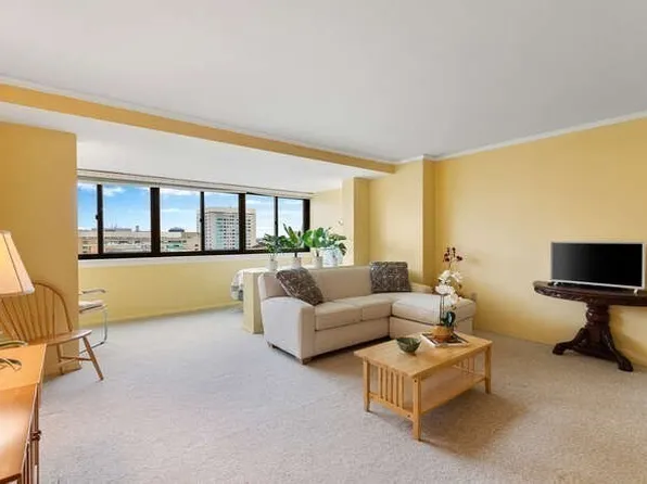 2 Hawthorne Pl APT 16P, Boston, MA 02114