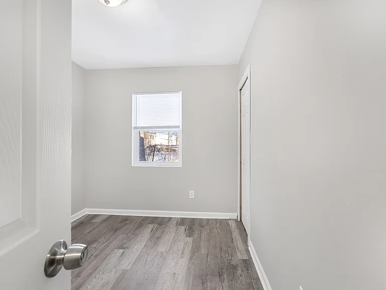 6735 Ford Ave — Photo 9