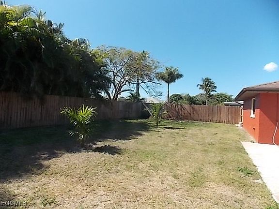 3rd image of 854 SE 41st St