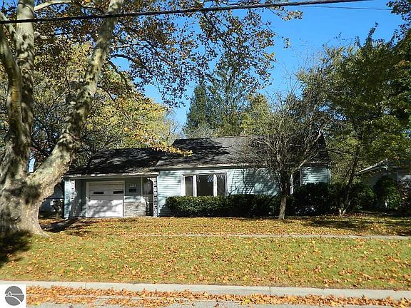 2nd image of 825 Crosslanes St