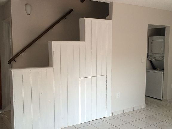 4th image of 1625 SW 122nd Ave #113