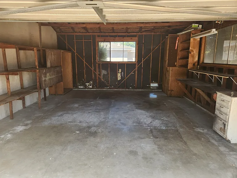 2420 E Pontiac Way — Photo 39