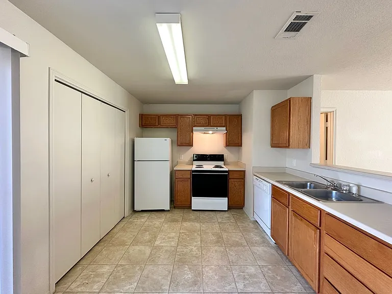 2105 Tahoe Ct — Photo 8