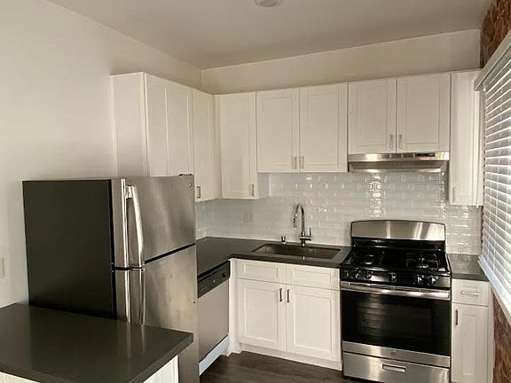 3rd image of 1318 W Maryland St #203