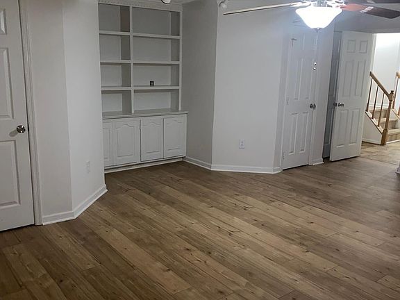 2nd image of 302 Sunny Hill Ct