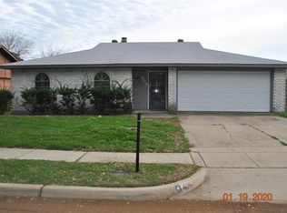 409 Lake Park Dr, Grand Prairie, TX 75052