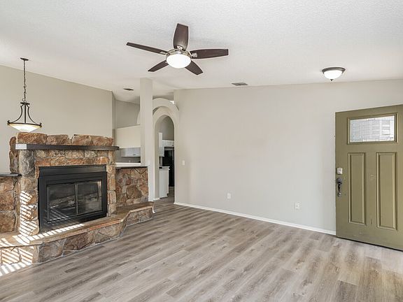5th image of 13432 Laraway Dr