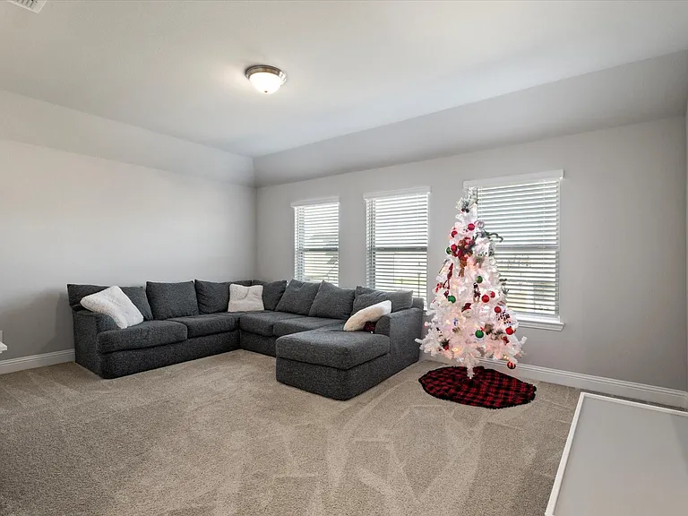405 Rosie Ct — Photo 16