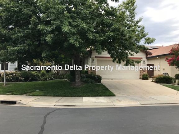 2nd image of 211 Pelican Bay Cir