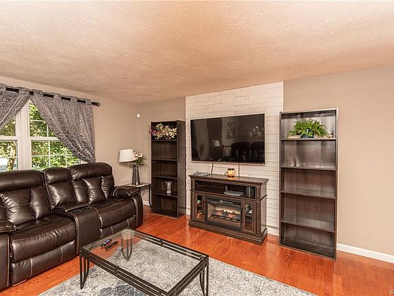 4th image of 2540 Grassy Knoll Ln
