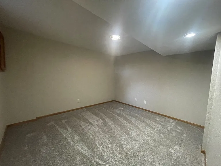 1105 Grenoble Dr — Photo 15