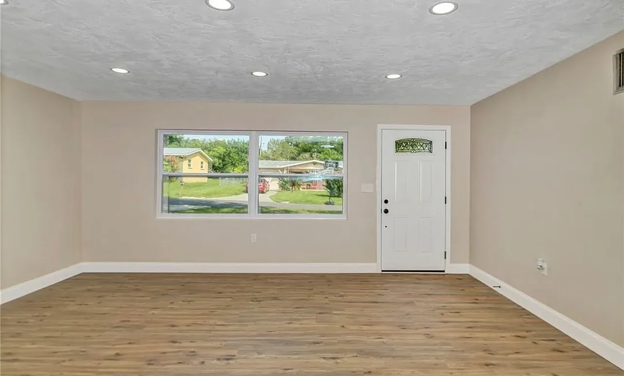 3 bed, 1318 sqft, $1,650 — Photo 3