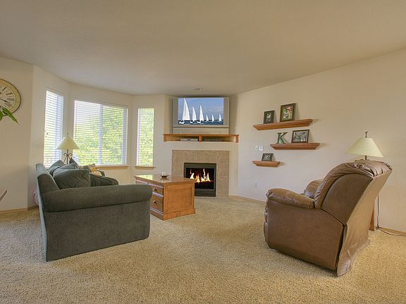 Shows like a model home!