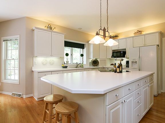 4th image of 5825 Pembroke Ct