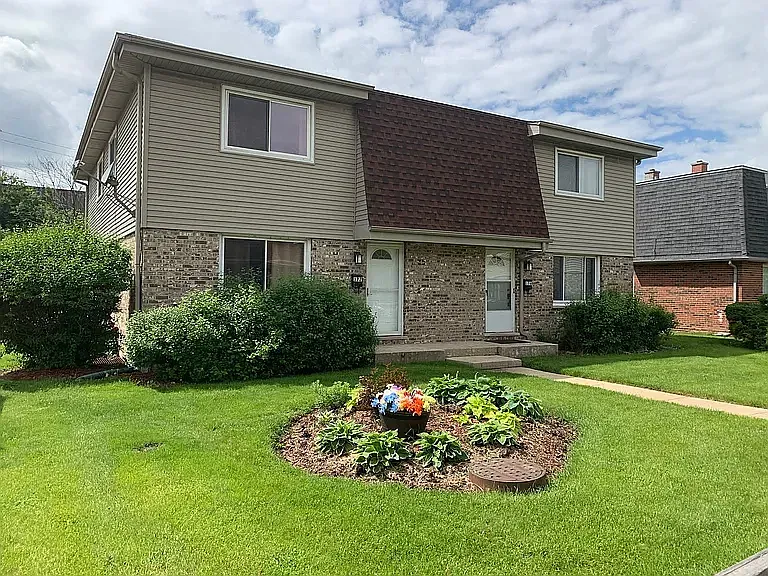 212 Surrey Dr — Photo 8