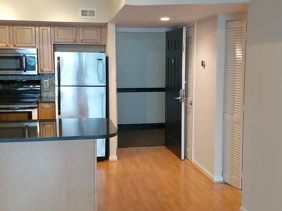 2nd image of 1001 N Randolph St APT 217