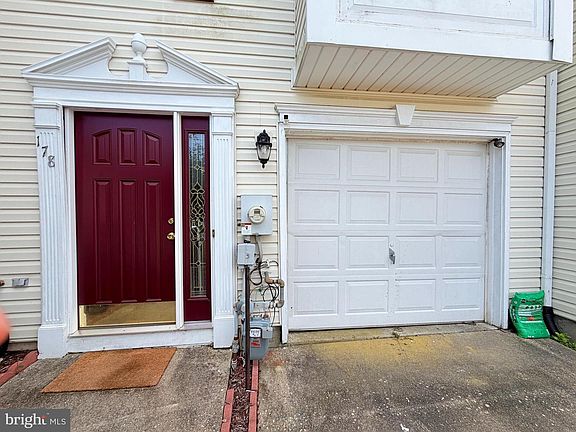 3rd image of 178 Versailles Ct