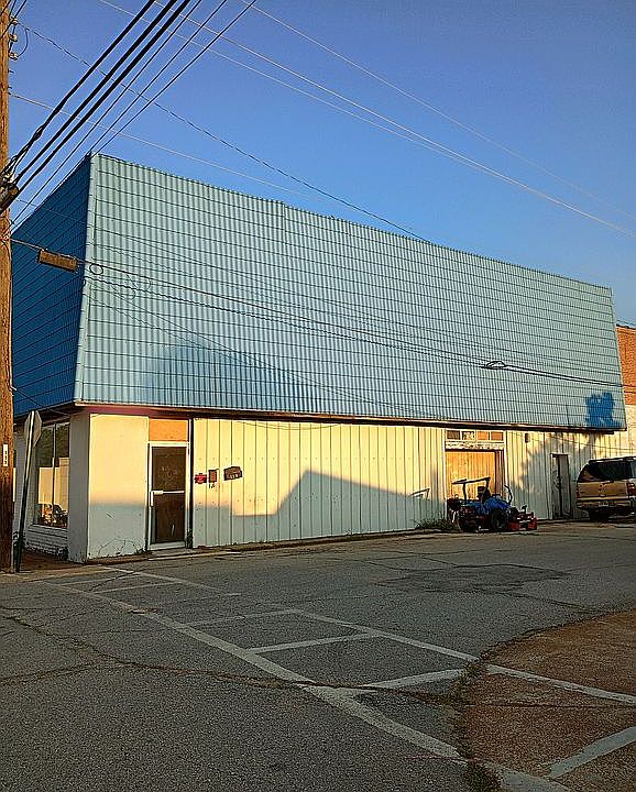 2nd image of 113 W Pyburn St