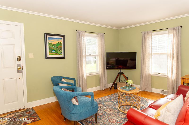 4th image of 13 Willowbrook Road