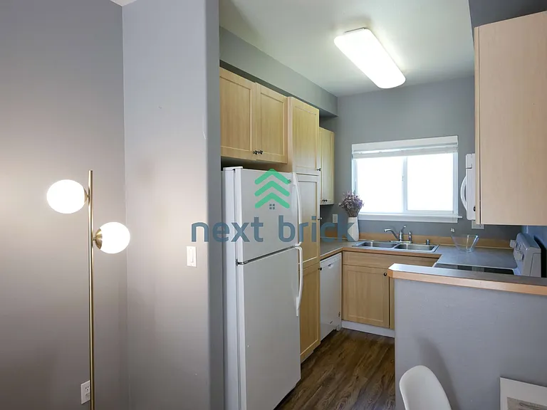 335 N 105th St #A — Photo 5