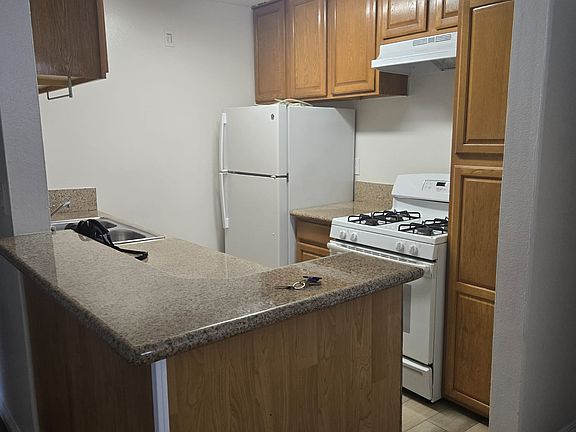 4th image of 18620 Hatteras St Unit 242