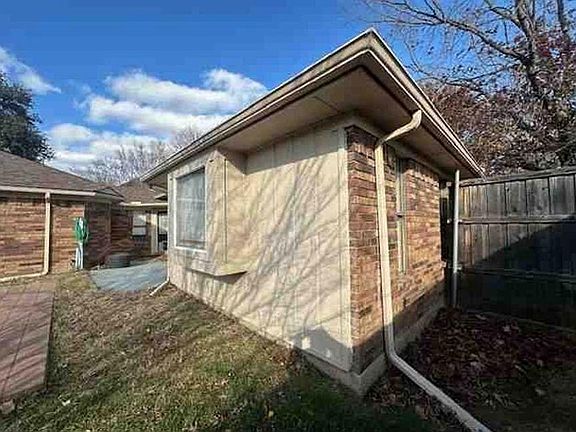 3rd image of 3007 Pacifica St