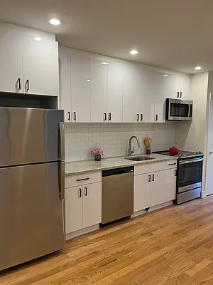 Rented by SERHANT. | media 9