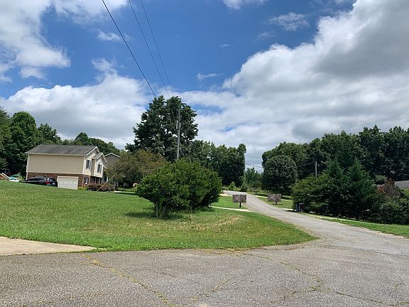 4th image of 4849 Holly Springs Dr