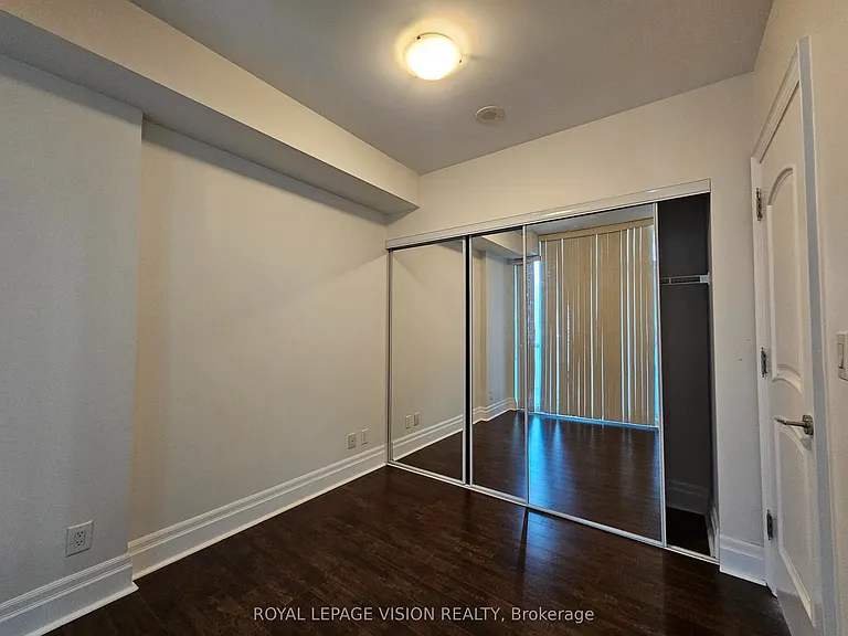 16 Harbour St #3810 — Photo 13