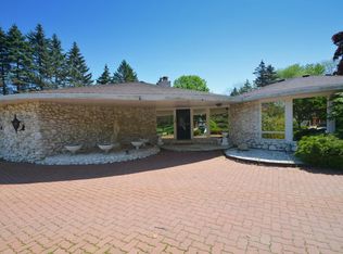 300 Bunker Hill Dr, Brookfield, WI 53005