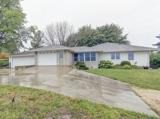 6859 Garden Plain Rd, Fulton, IL 61252