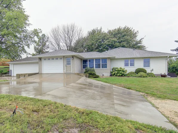 6859 Garden Plain Rd, Fulton, IL 61252