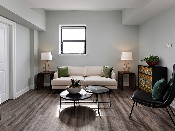 5th image of 1830 Lombard St APT 111