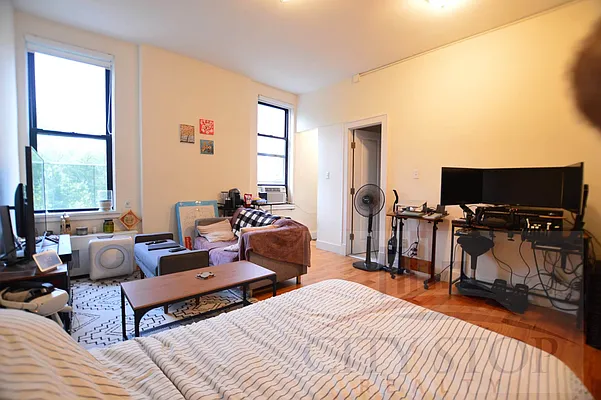 Rented by City Stop Realty | media 7