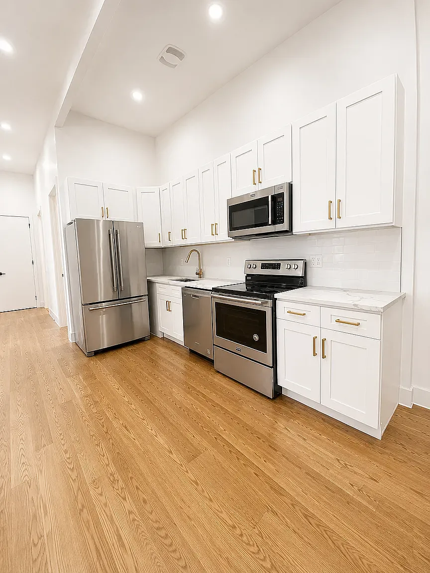 704 Decatur St — Photo 2