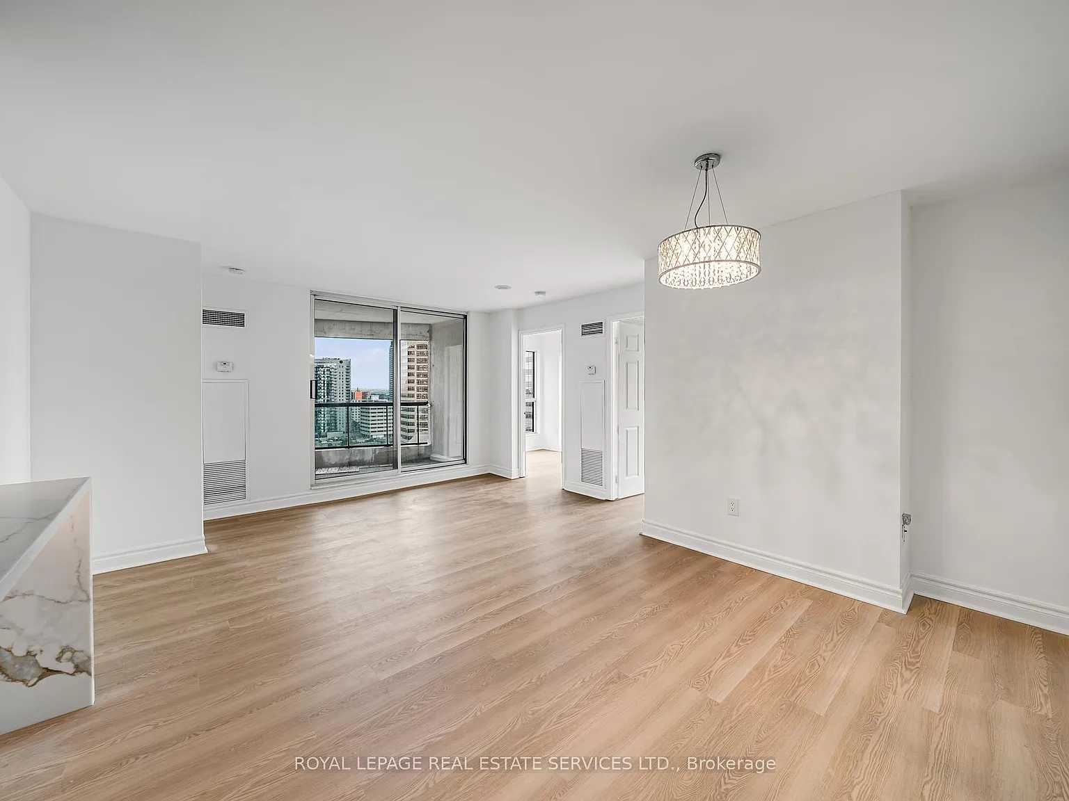 Sonata Condos — Photo 2