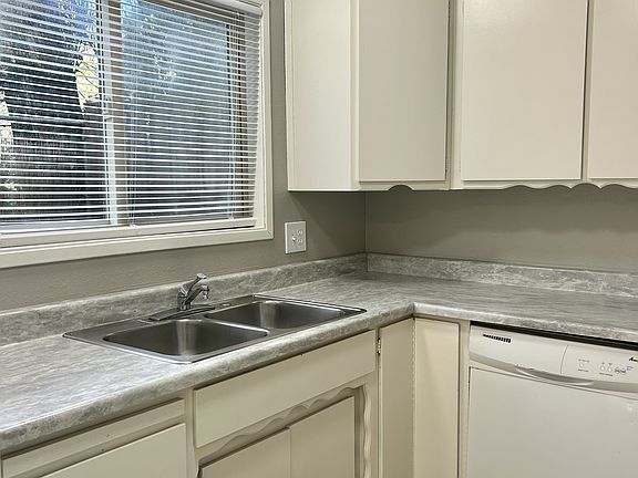 4th image of 3435 Redwood Ave #5
