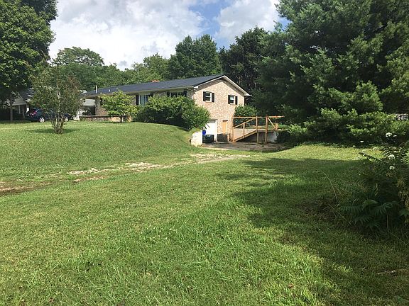 5th image of 9506 Thorn Grove Pike