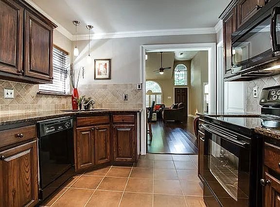 3rd image of 543 Village Green Dr
