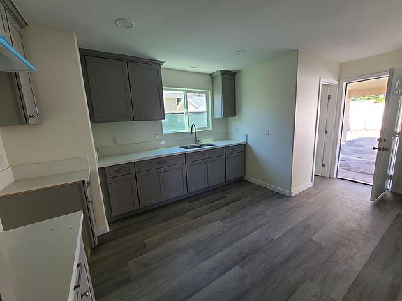 4th image of 1282 N Turrill Ave