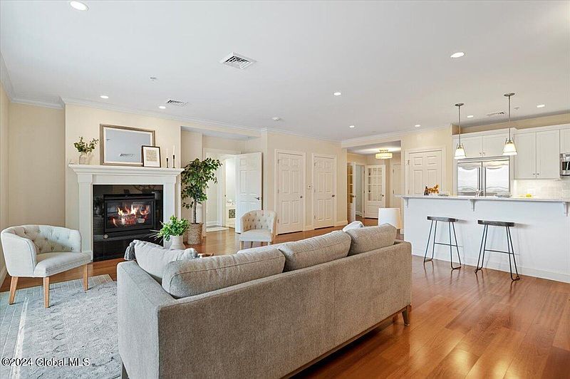 5th image of 38 High Rock Avenue #4E