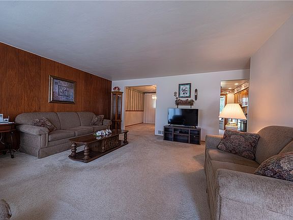 4th image of 2853 W Munroe St