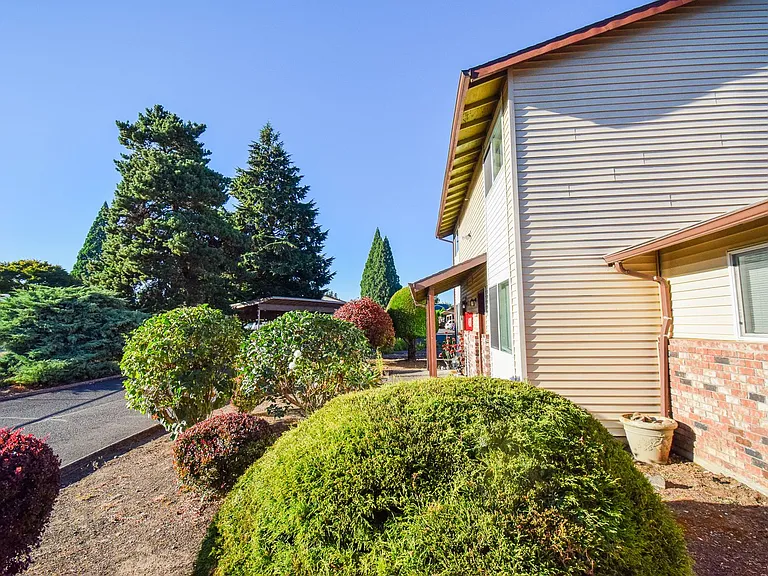 Newly Updated Single Level 2 Bedroom Apt in SE Portland! — Photo 20