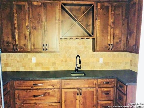 4th image of 921 Gruene Place Dr