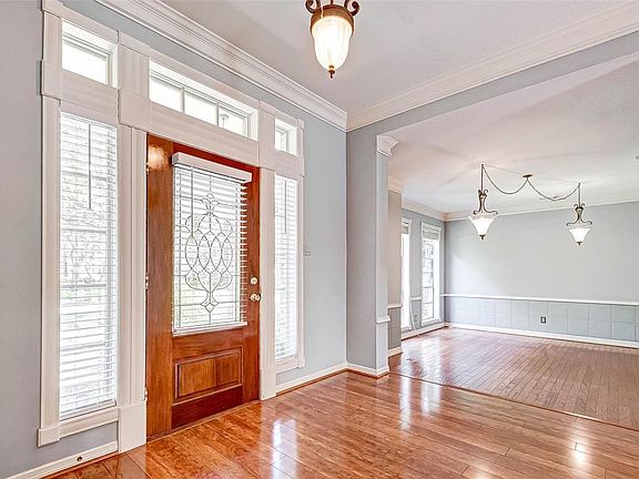 5th image of 19507 Laurel Park Ln